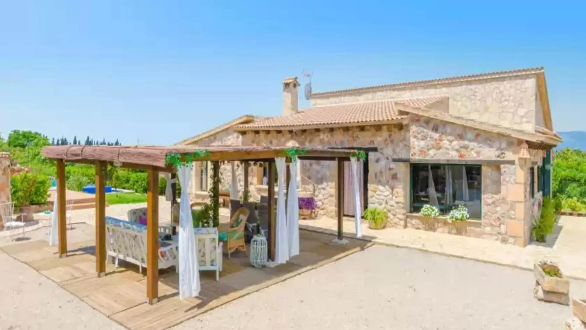 Es Moya Des Pins Villa With Private Pool contacts